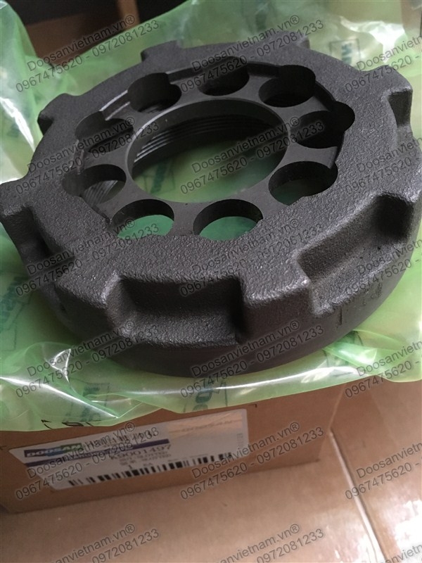 NUT;JOINT HOUSING - F/R AXLE (DX140W)